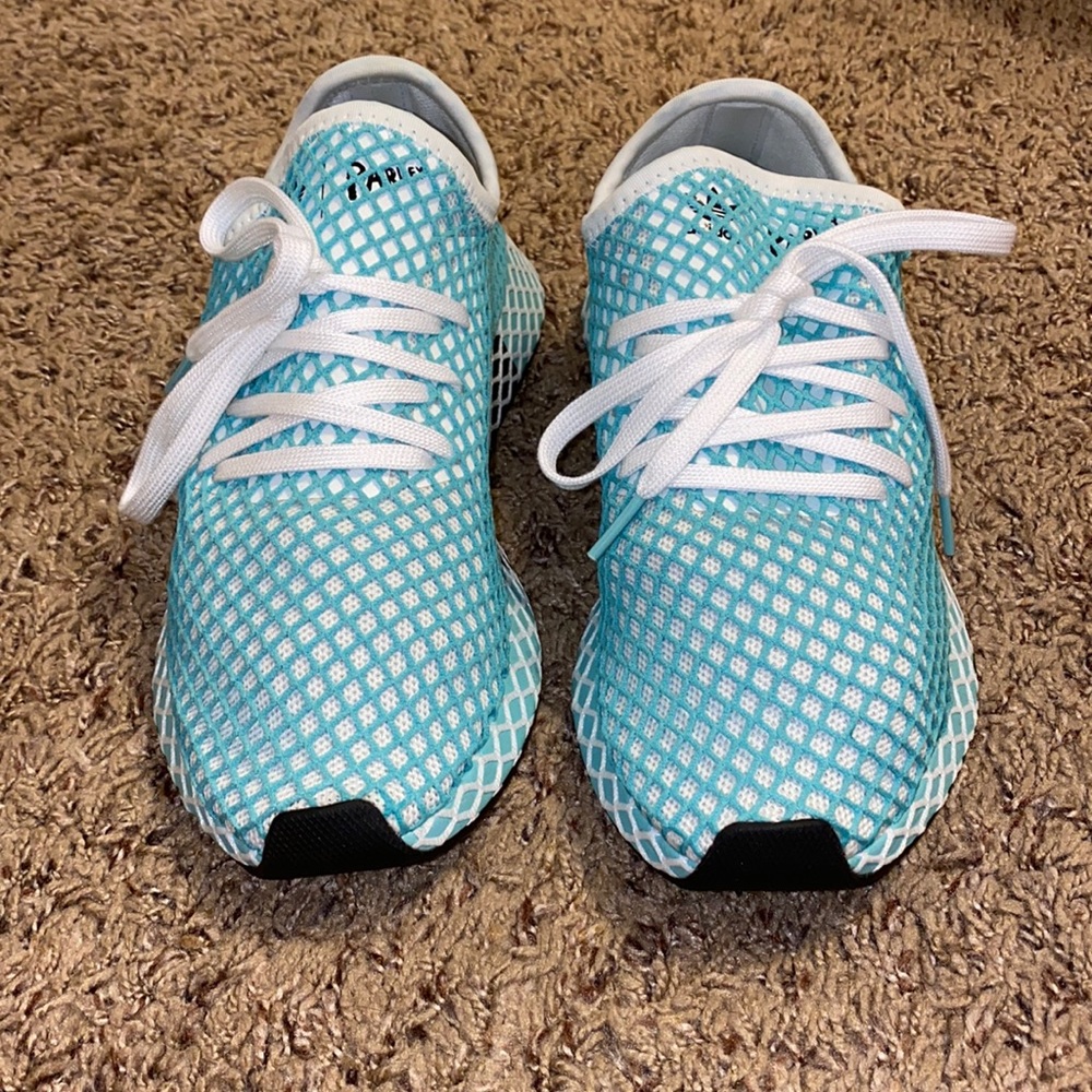 Women’s BRAND NEW Adidas Parley Deerupt